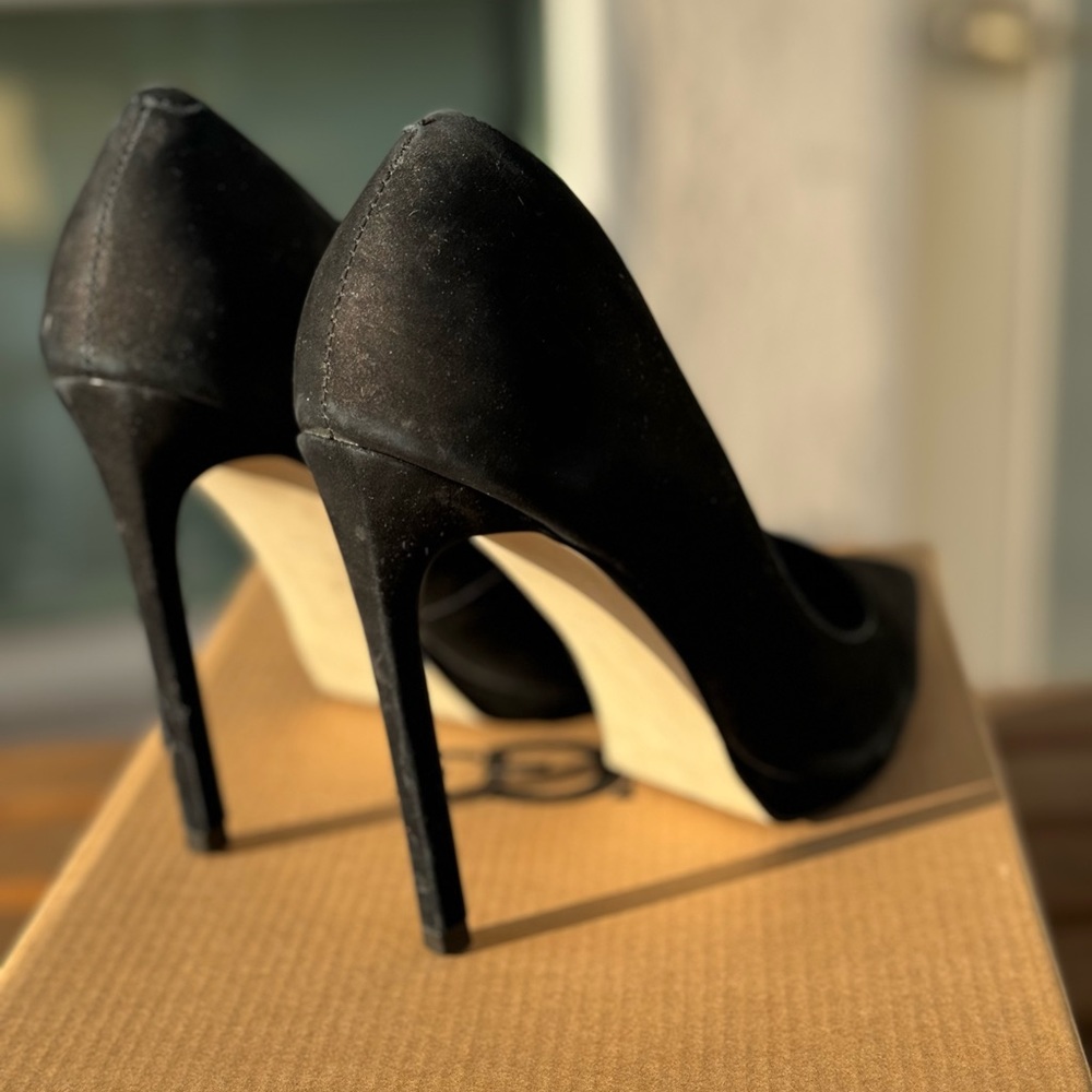 Steve Madden Black Women’s pointed toe heel 6 1/2